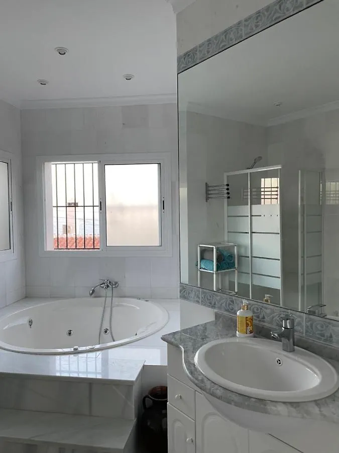Villa Ladera Panorama - Private Heated Pool Нерха Испания